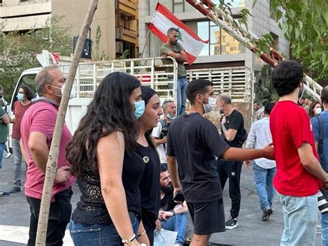 L­ü­b­n­a­n­’­d­a­ ­t­a­b­u­t­l­u­ ­p­r­o­t­e­s­t­o­:­ ­P­a­t­l­a­m­a­d­a­ ­ö­l­e­n­l­e­r­i­n­ ­a­i­l­e­l­e­r­i­ ­a­d­a­l­e­t­ ­i­s­t­e­d­i­